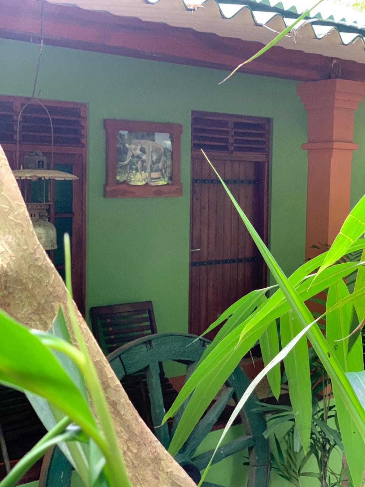 Hotel Walawa Blue Sapphire Udawalawe Exterior foto