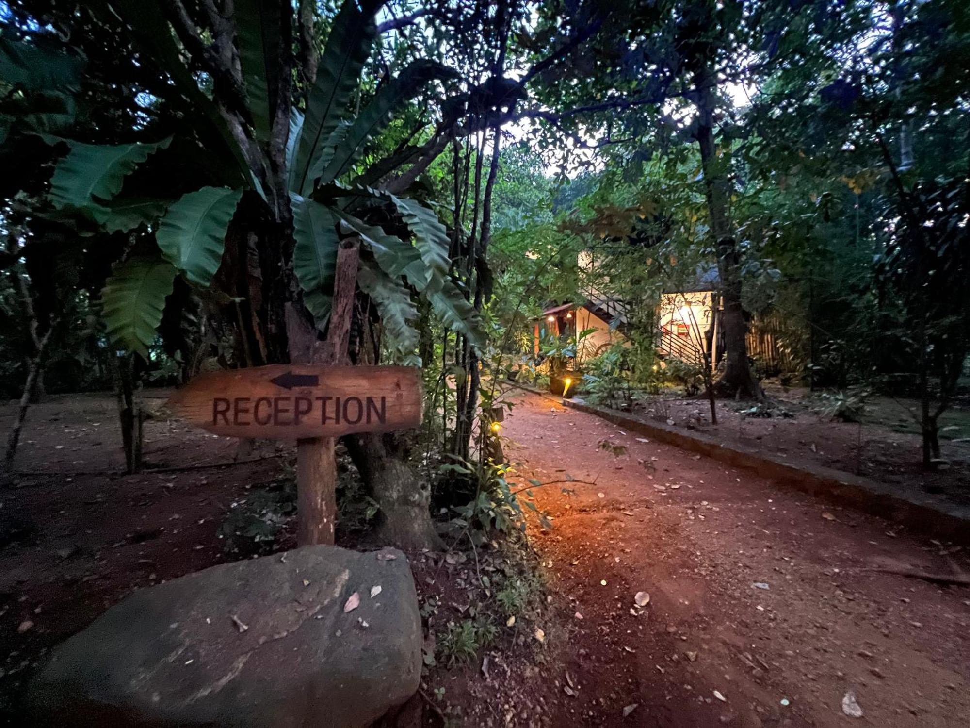 Hotel Walawa Blue Sapphire Udawalawe Exterior foto